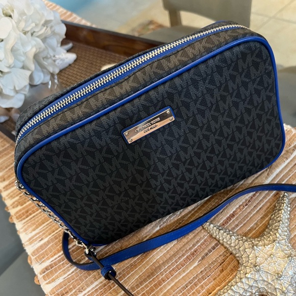 NWOT Michael Kors, Black Logo, Jet Set Camera Shoulder Bag - Picture 3 of 16